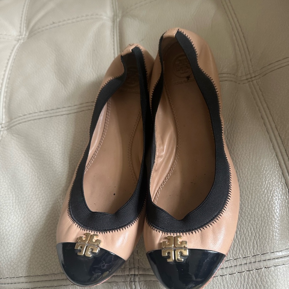 Tory Burch Black and Tan Ballet Flats with Cap-Toe